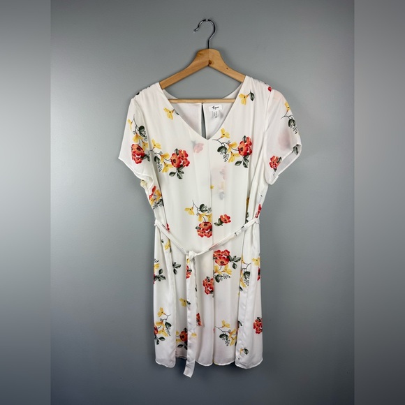 Thyme Maternity Dresses & Skirts - Thyme Maternity Floral White Dress